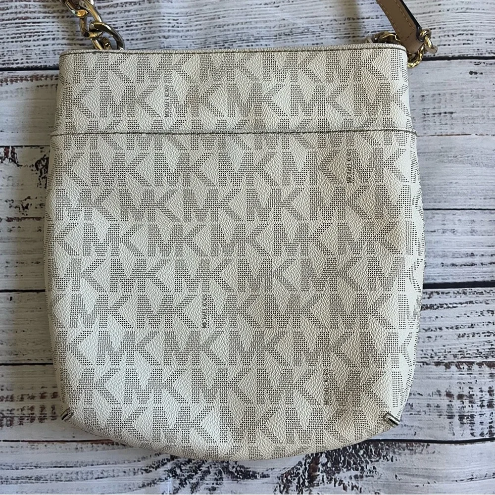 MICHAEL KORS HAMILTON TRAVEL MESSENGER CROSSBODY BAG VANILLA/ACORN GOLD NWOT - Picture 5 of 10